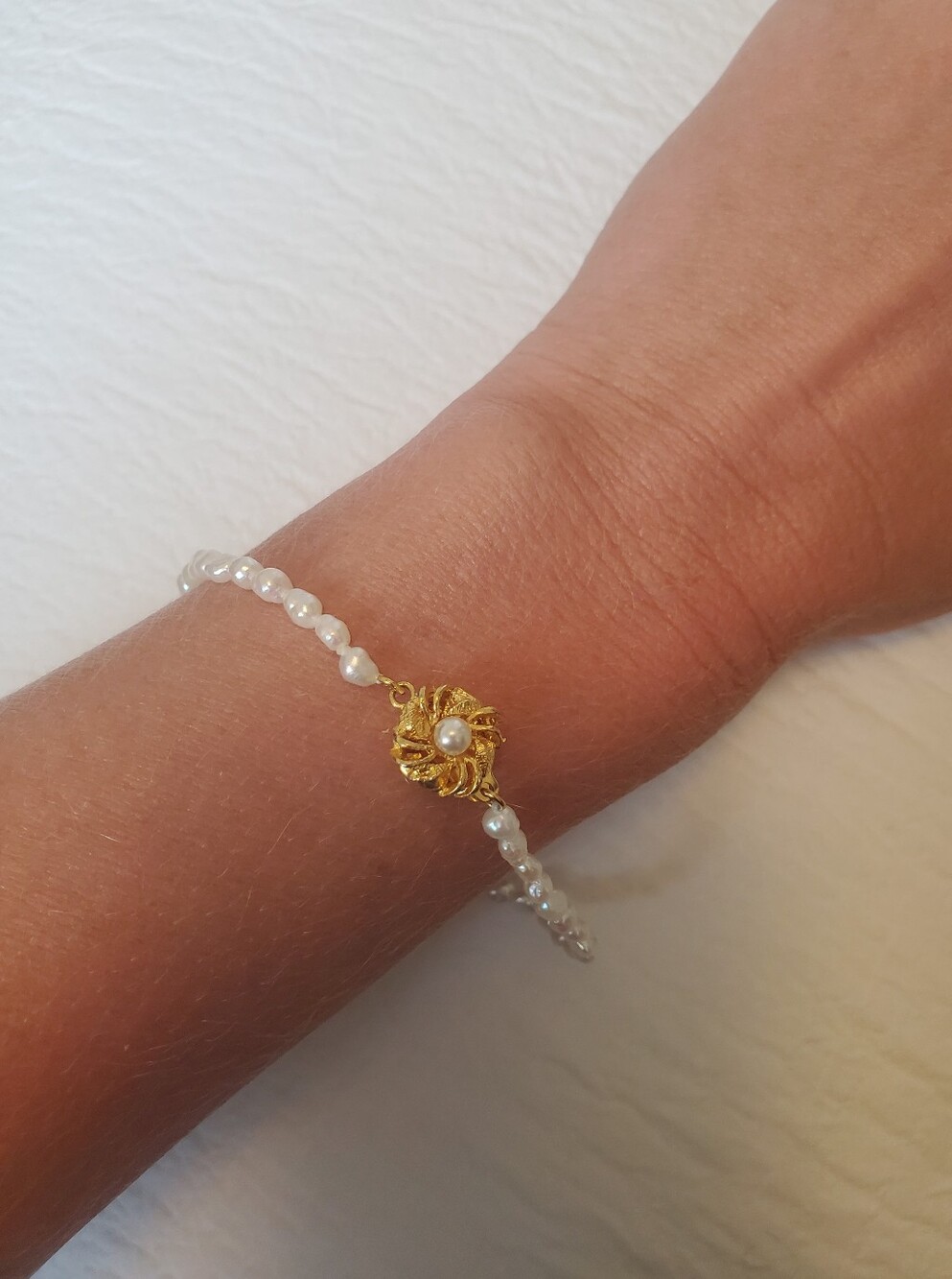 Delicate Vintage Freshwater Pearl Bead Bracelet with Gold Accent Closure